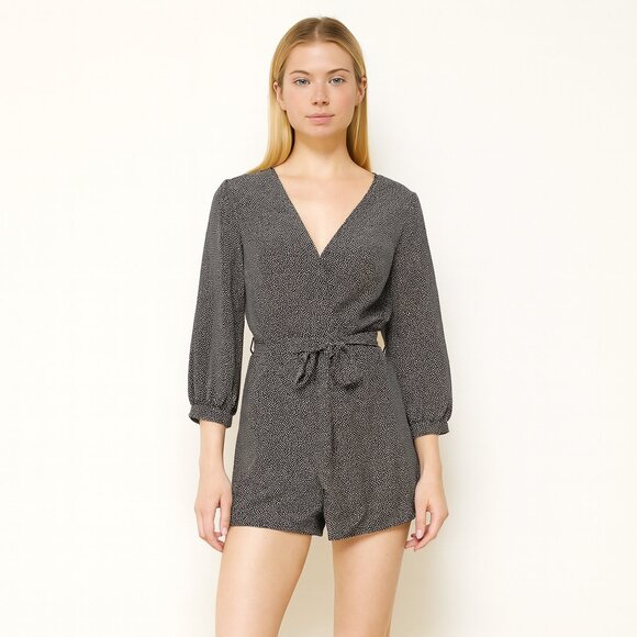 2 for $30 H&M 4 Black and White V Neck 3/4 Sleeve Short Romper Pockets and Belt - Picture 1 of 10
